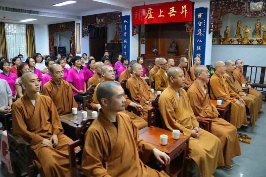 梅西获第八座世界足球先生引争议，最佳也不应该是哈兰德姆巴佩？