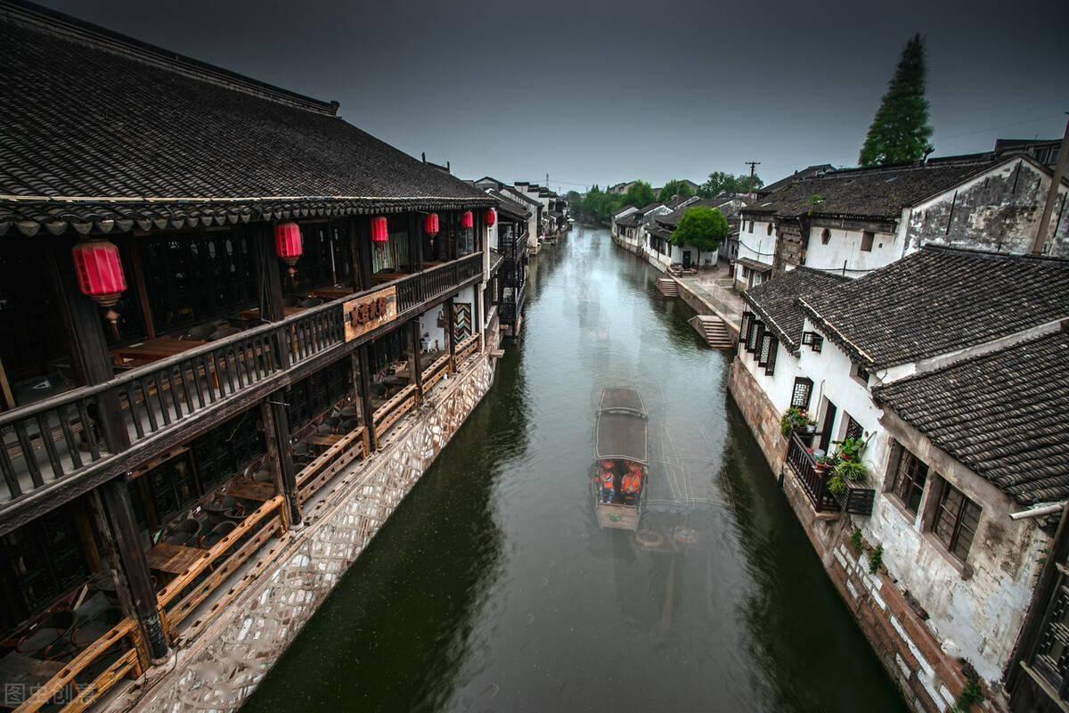 拯救电力塔的泰坦